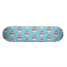 Cupcakes bonitos no fundo azul skateboard
