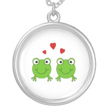 Dois sapos verdes com corações vermelhos bijuterias personalizadas