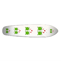 Dois sapos verdes com corações vermelhos skate