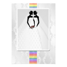 Duas noivas em vestidos nupciais que Wedding Convites Personalizados