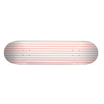Empalideça picado listrado skate