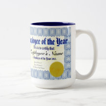 Empregado da caneca do certificado do ano
