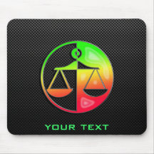 Escalas lustrosas de justiça mousepad