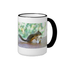 Esquilo que joga cilindros caneca