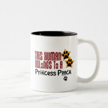 Este ser humano pertence a uma princesa Cão Canecas