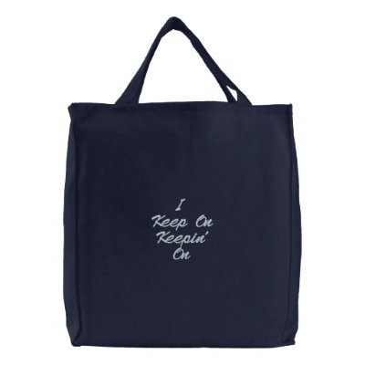 Eu mantenho-me no mantimento sobre bolsas de lona