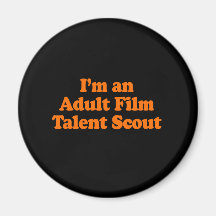 Eu sou um traje adulto do escuteiro de talento do  imãs