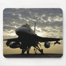 Falcão de combate de F-16C Mousepads