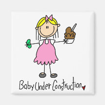 Figura bebê da vara sob a construção ima