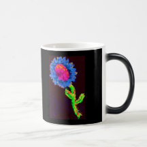 Flor brilhante na caneca preta