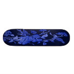 Flores e pássaros, design gráfico nos azuis skates