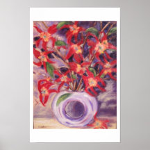 Flores vermelhas em um vaso de prata posteres