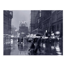 Fotografia: os anos 40 NYC na chuva Cartao Postal