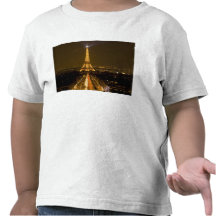 France, Paris. Opinião do Nighttime da torre Eiffe Camiseta