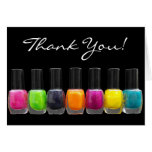 Garrafas coloridas do verniz para as unhas, salão  cartões