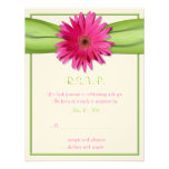 Gerbera cor-de-rosa com o cartão verde da resposta convite