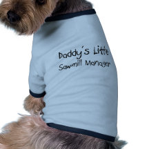 Gerente da serração do pai pouco roupa para cães