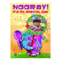 Hooray! O aniversário convida com "o GiggleBellies Convite Personalizado