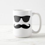 Humor preto do bigode e dos óculos de sol caneca