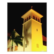 Igreja e palma na noite foto