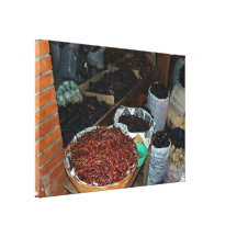 Ingredientes de comida em um mantimento impressão em tela canvas