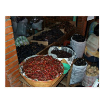 Ingredientes de comida em um mantimento cartão postal