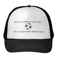 Jogadores de futebol idosos… bonés