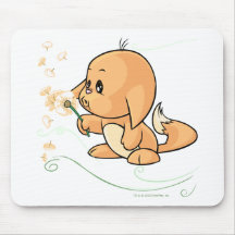Kacheek alaranjado que deseja em um dente-de-leão mouse pad