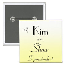 Kim, superintendente da mostra botons