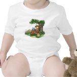 Leitura do urso de Zachary sob a árvore Camiseta
