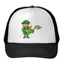 Leprechaun que joga a guitarra bonés