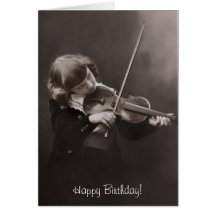 menina que joga o cartão de aniversário do violino