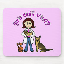 Menina veterinária clara mouse pads
