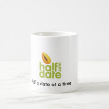 Metade um da data em uma caneca do tempo