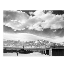 Montanhas em Manzanar, 1943 Cartao Postal