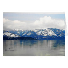 Montanhas pelo lago cartoes