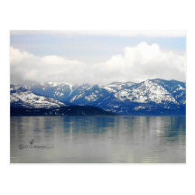 Montanhas pelo lago cartoes postais