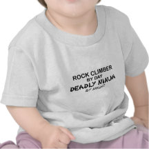 Montanhista de rocha Ninja mortal em a noite Camisetas
