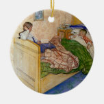 Na cama 1908 da mãe ornamentos para arvore de natal