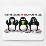 Não ouça nenhum pinguim mau mouse pads