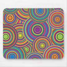 O arco-íris retro circunda o teste padrão mouse pads
