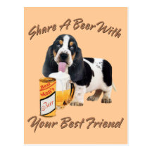 O Basset compartilha de uma cerveja Cartoes Postais