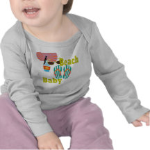 O bebê da praia caçoa o t-shirt