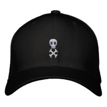 O crânio & os Crossbones bordaram o chapéu
