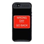 O dia errado vai para trás sinal capa skinit