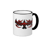 O pássaro tribal voa a caneca de café