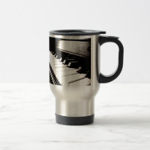 O piano fecha o macro caneca