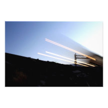 O trem ilumina a condução da maneira impressão fotográfica