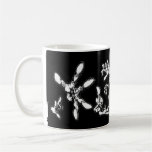 O zombi entrega a caneca de café