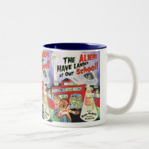 Os aliens aterraram em nossa escola! Caneca